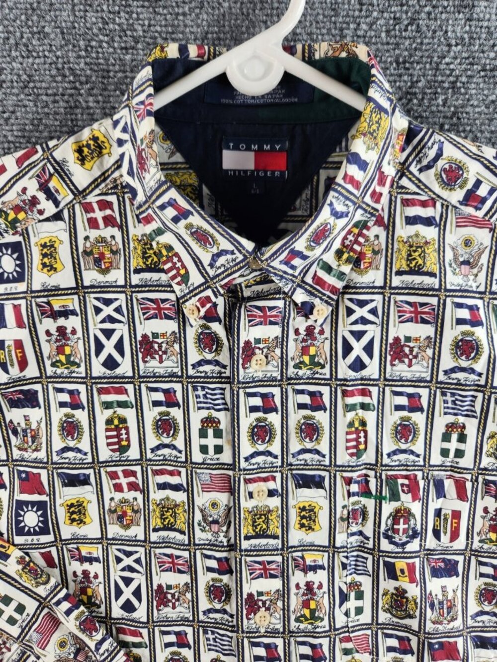 VTG Tommy Hilfiger Button Up Shirt Colorful Crest Flag Logos AOP Large Countries